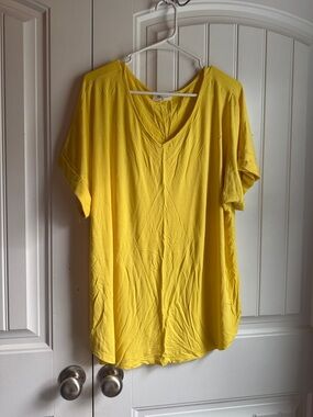Zenana Outfitters Sunny Yellow V-Neck Short Sleeve Tee
